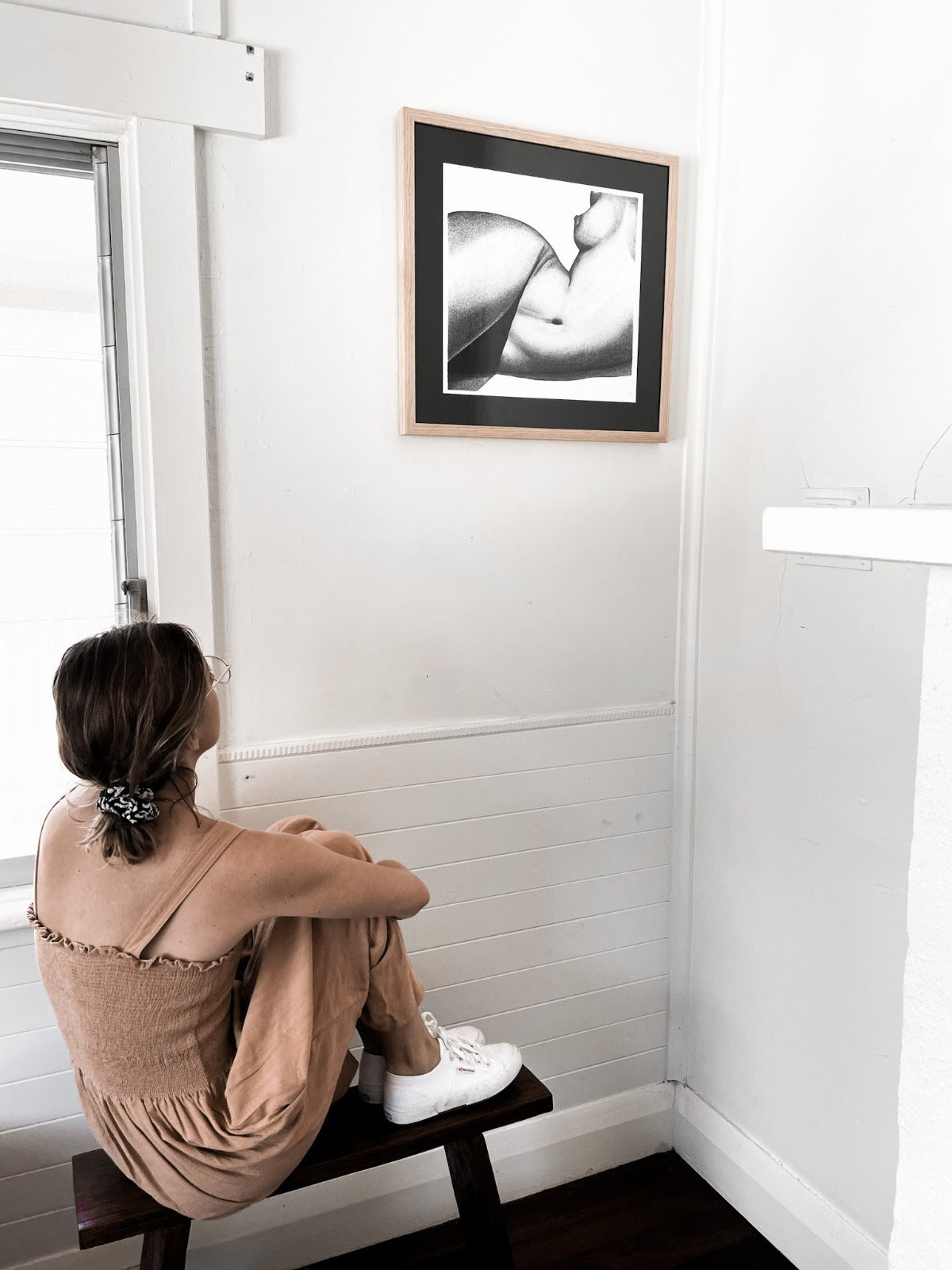 girl looking at art of female figure drawing by elk draws